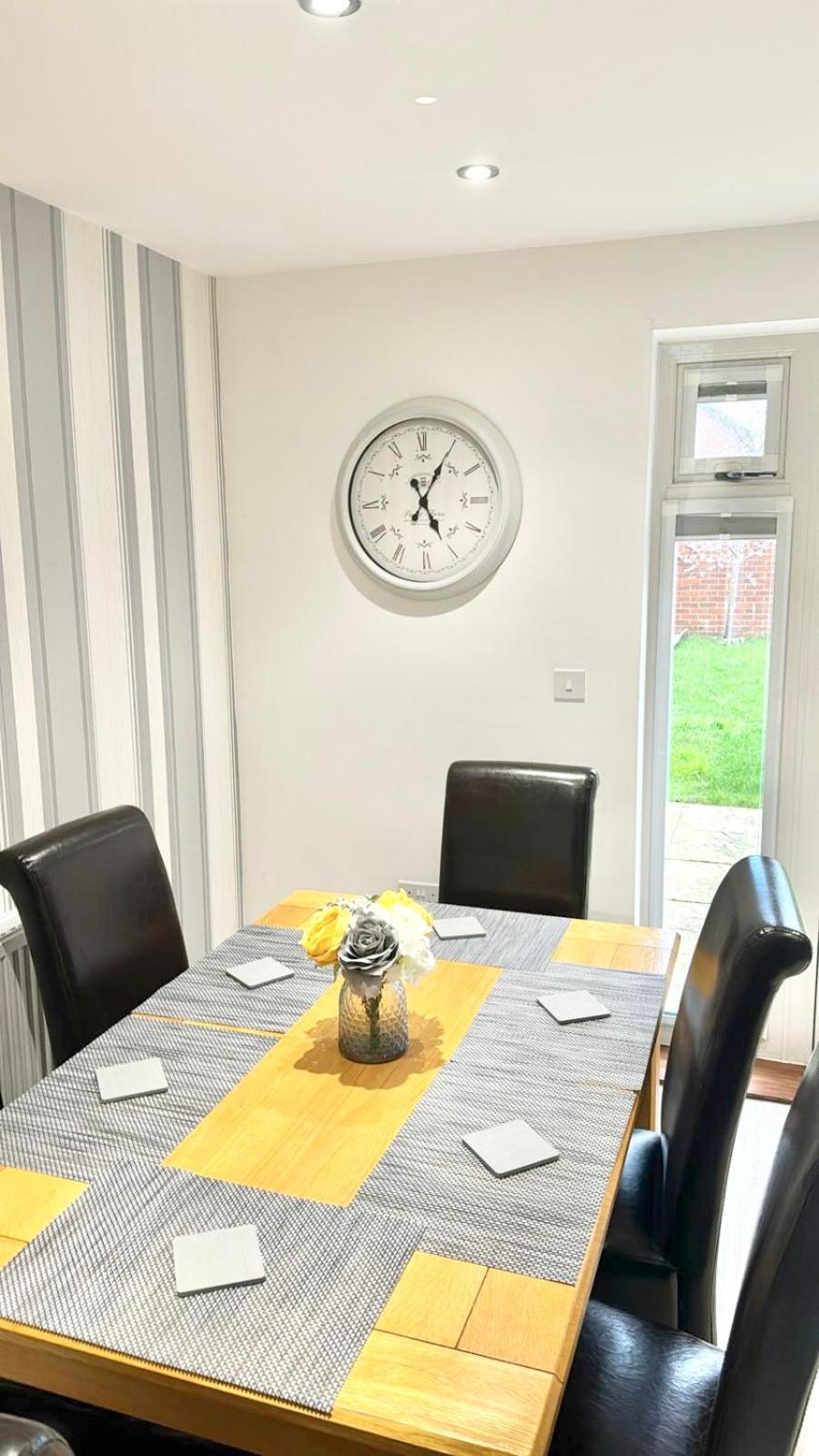 Home Centrally Located In Folkestone, Great Location For Families Or Workers エクステリア 写真